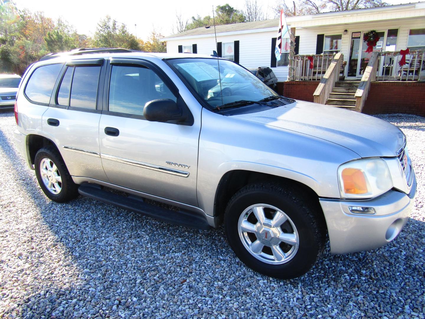 2006 Silver /Gray GMC Envoy SLE 2WD (1GKDS13S162) with an 4.2L L6 DOHC 24V engine, Automatic transmission, located at 15016 S Hwy 231, Midland City, AL, 36350, (334) 983-3001, 31.306210, -85.495277 - Photo#0